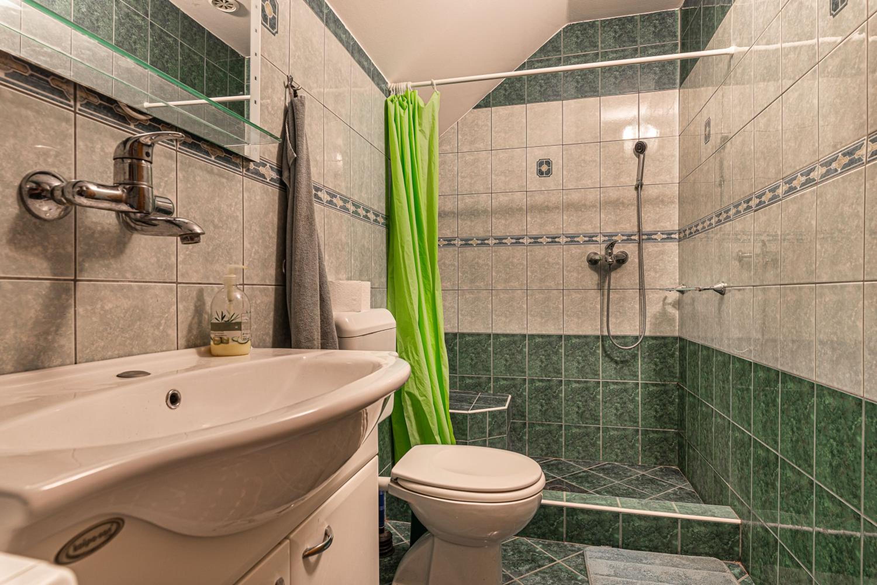 Vineyard Cottage Ucman - Happy Rentals