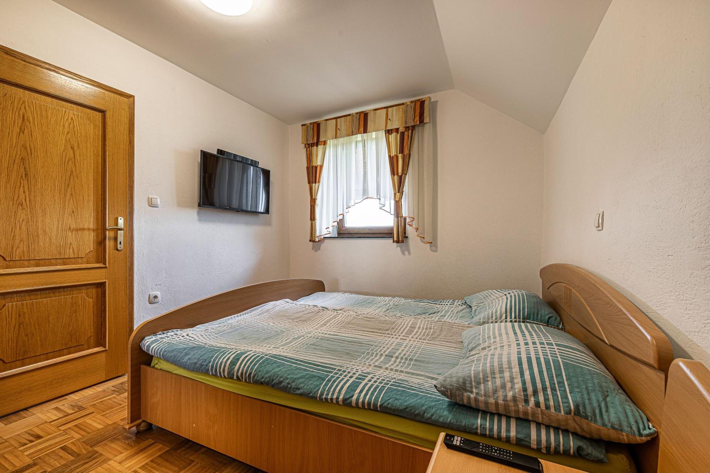 Vineyard Cottage Ucman - Happy Rentals