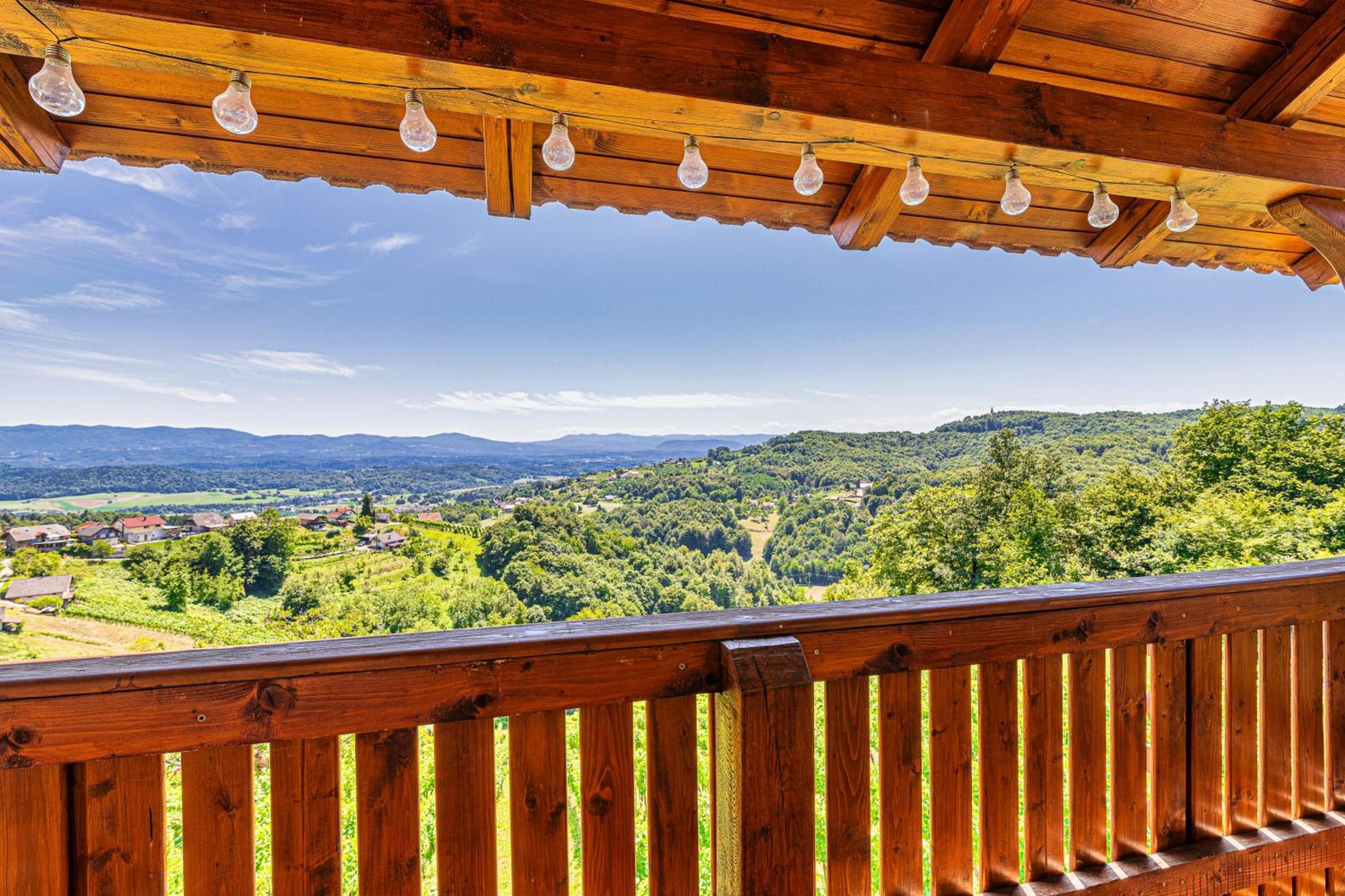 Vineyard Cottage Ucman - Happy Rentals