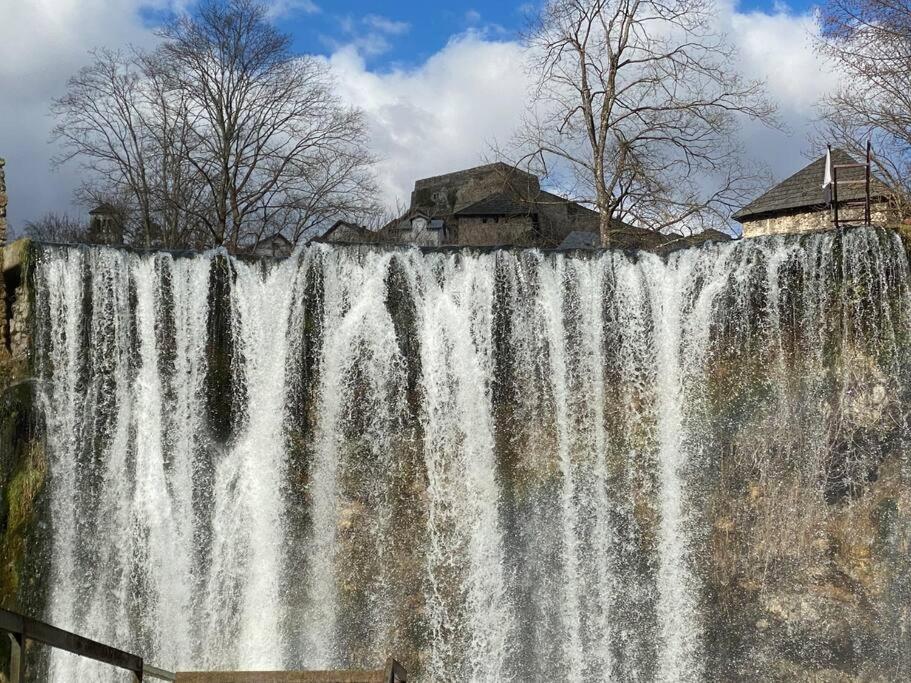 Vila Prvi, Carevo Polje