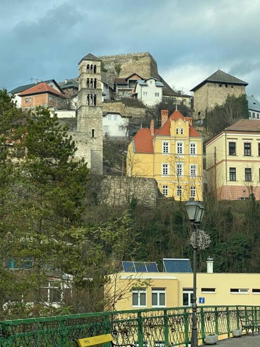 Vila Prvi, Carevo Polje
