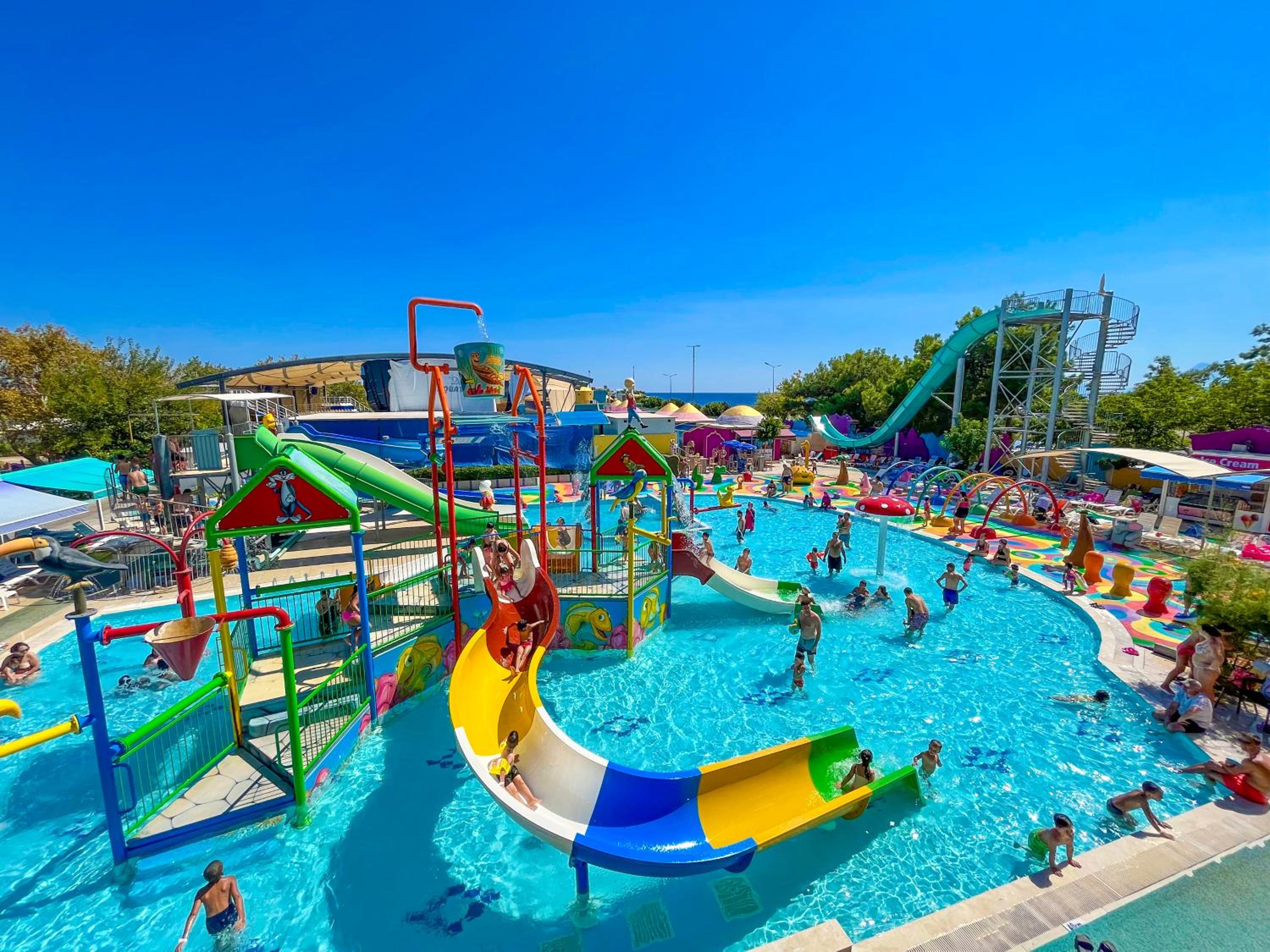 Daima Biz Otel - Dolusu Aquapark Erişimi - Image 8