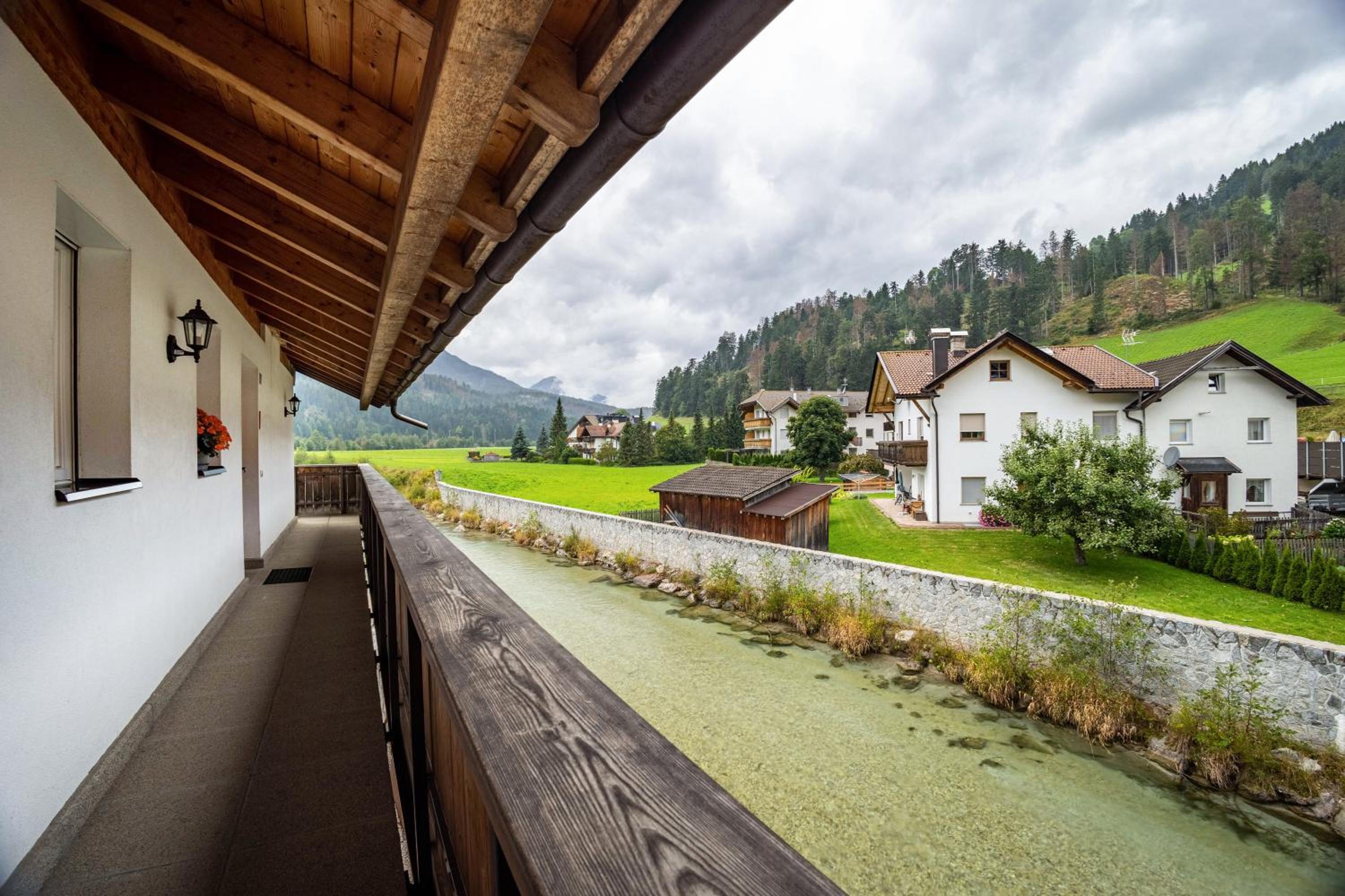 Kuenz Dolomites App Drau view 4