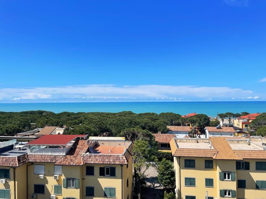 Large Renovated Beachside Apt, w/ wi-fi & Netflix