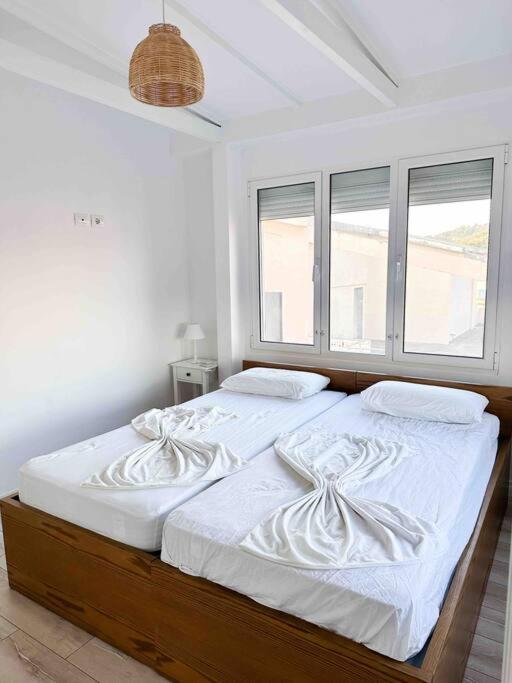 Large Renovated Beachside Apt, w/ wi-fi & Netflix