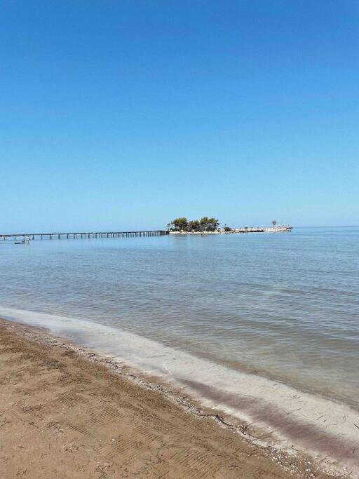 Large Renovated Beachside Apt, w/ wi-fi & Netflix