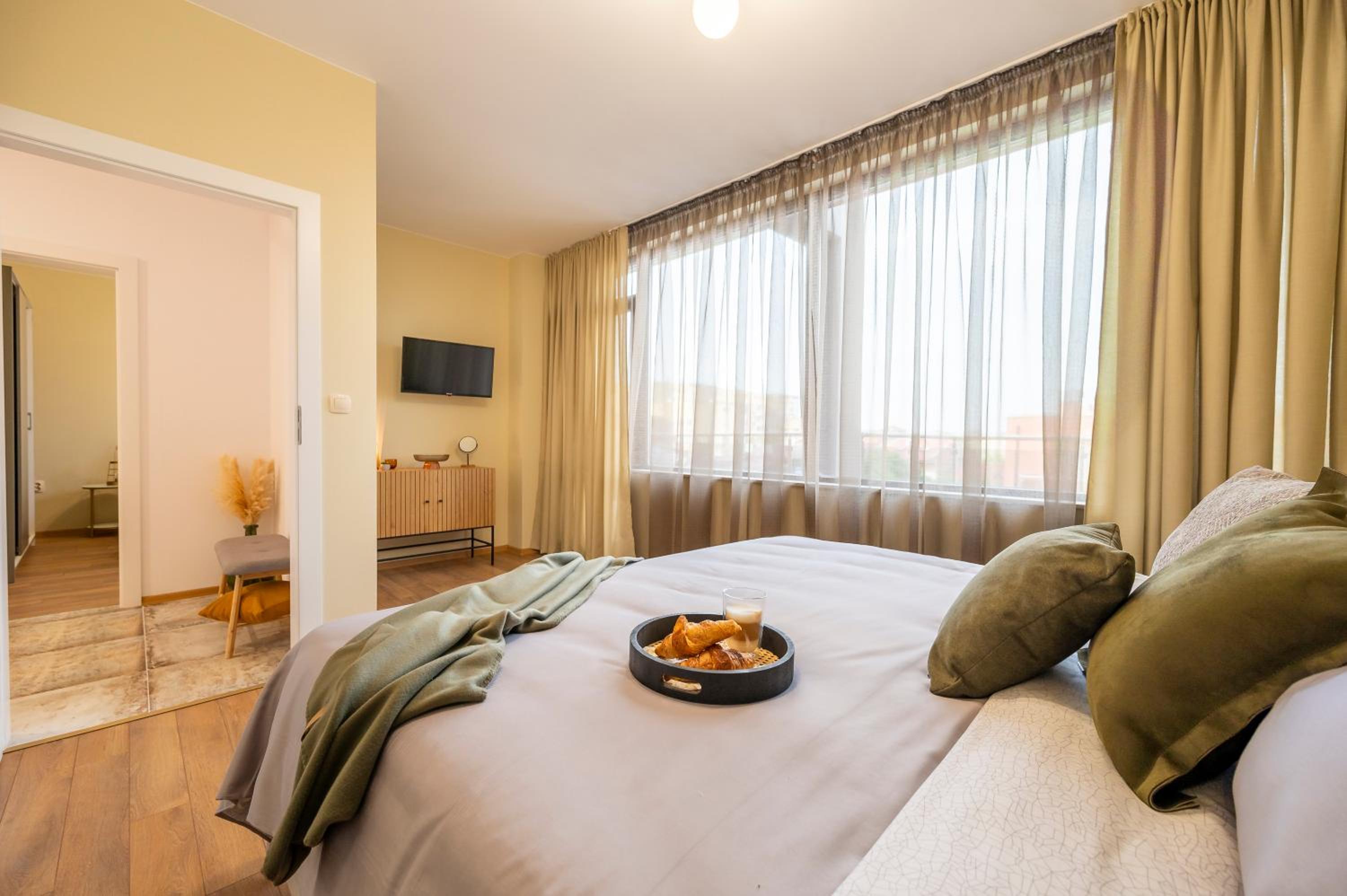 Three Lilies Apartments