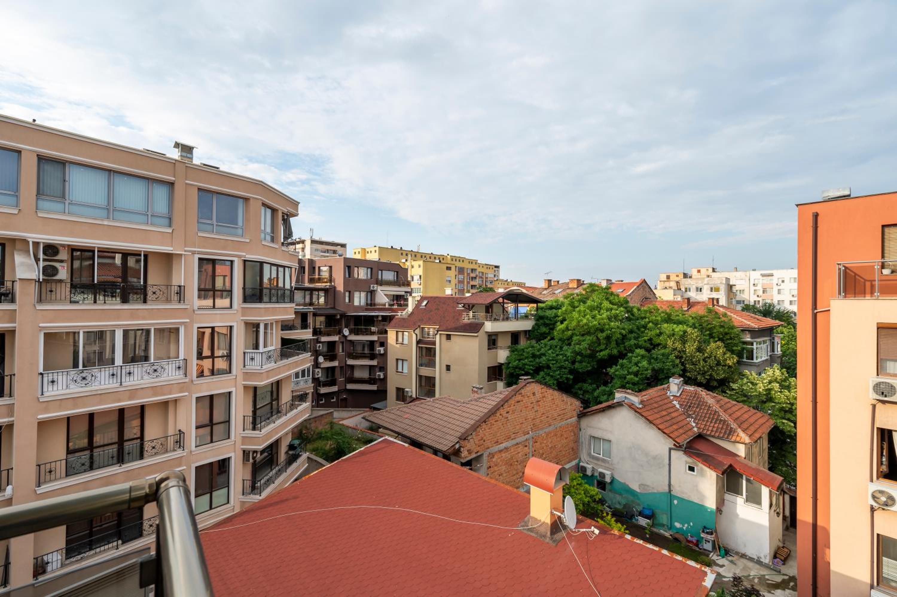 Three Lilies Apartments