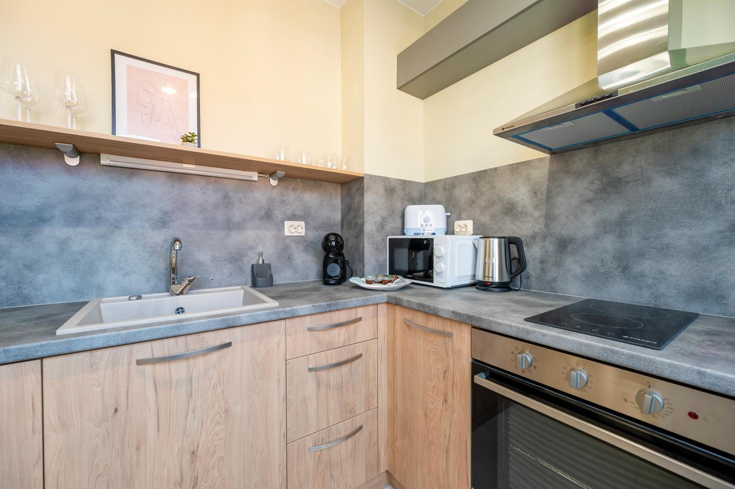 Three Lilies Apartments