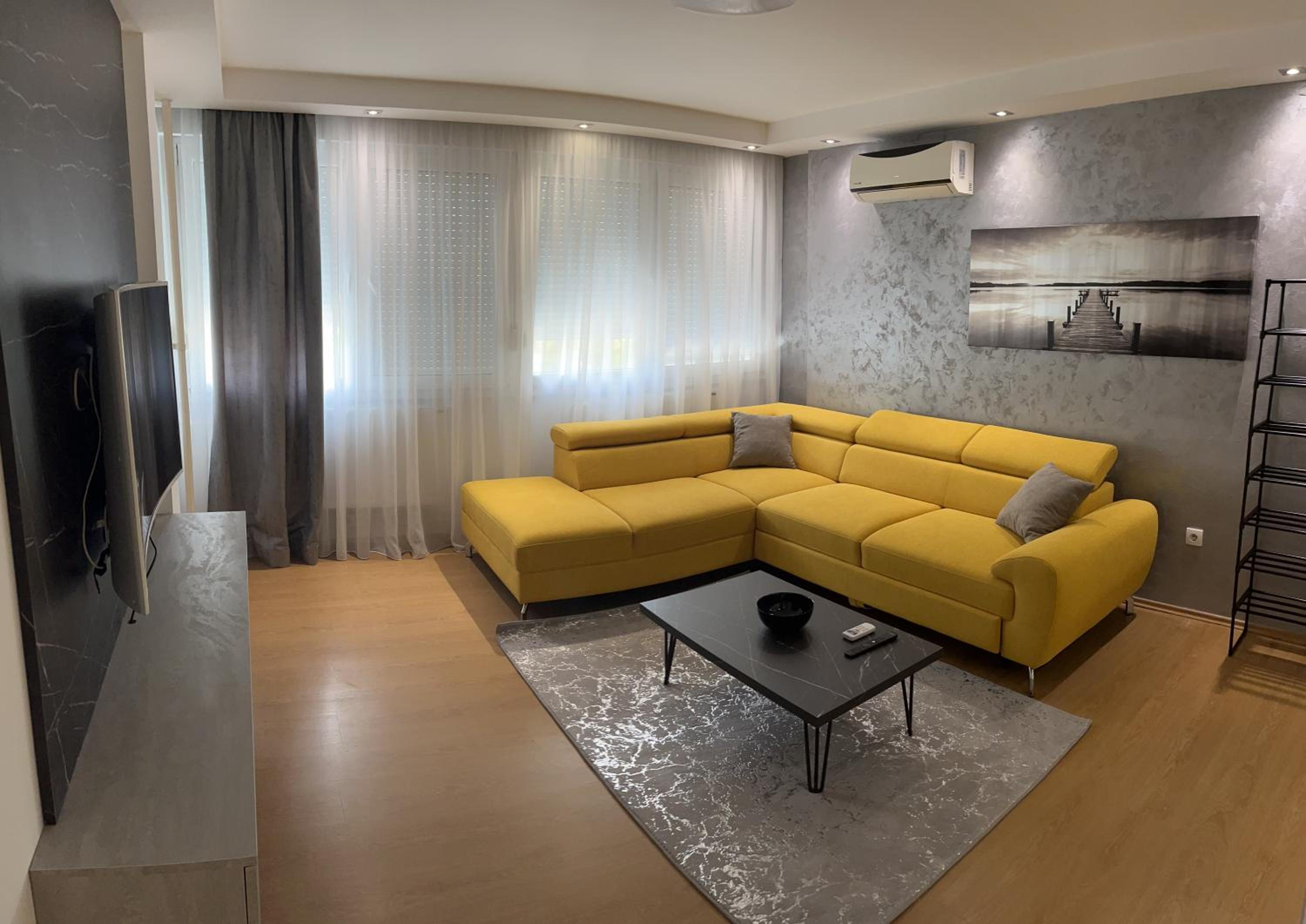 Jaune Apartment Novi Sad view 5