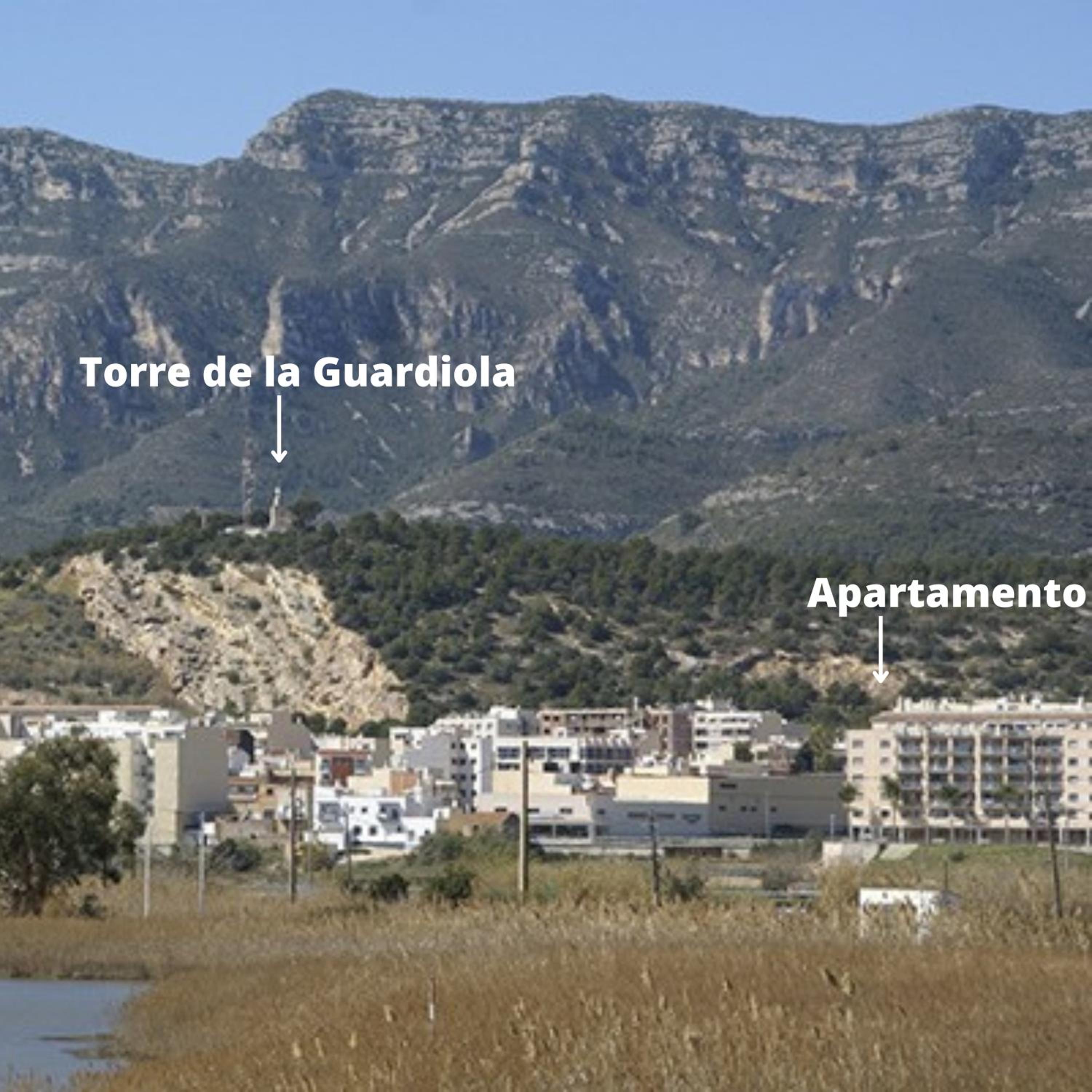 Acogedor y luminoso apartamento con vistas despejadas, al mar, y a la Torre Medieval de la Guardiola - Ascensor y Parking gratuito - Nombre Apartamento Bri photo 4