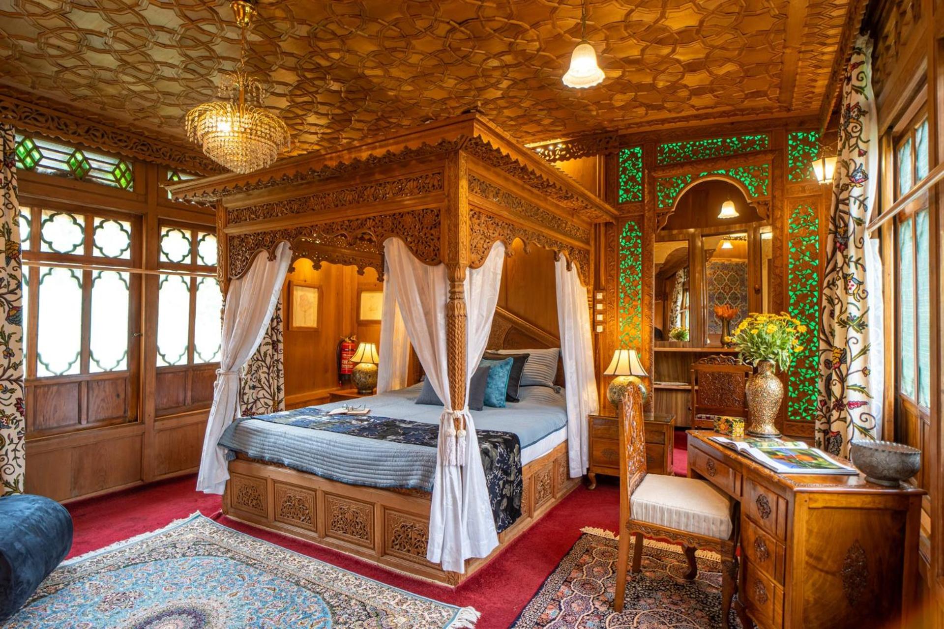 LohonoStays Harmukh Houseboat