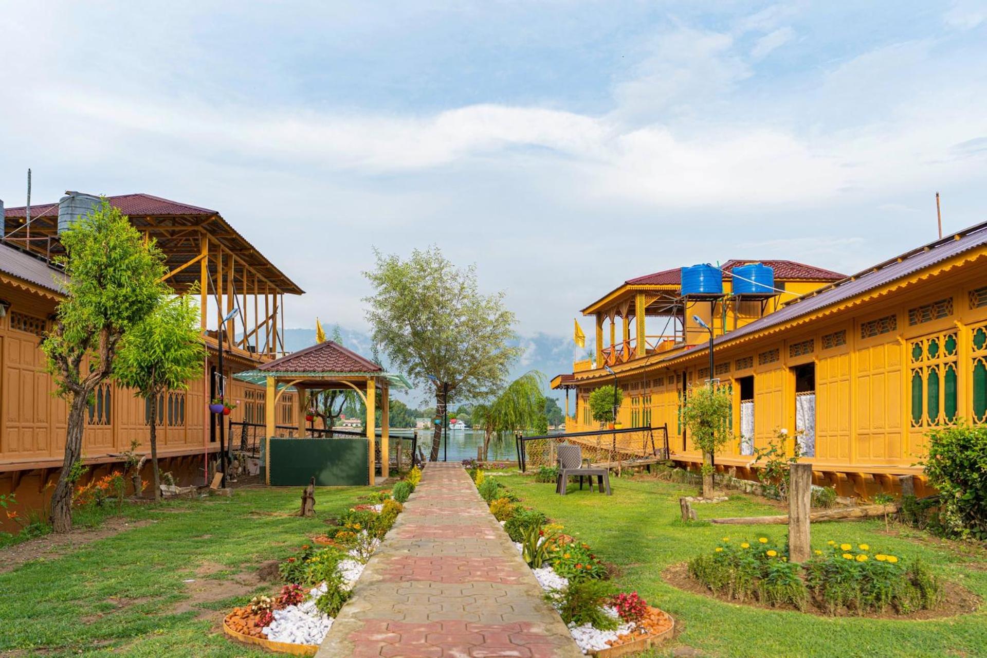 LohonoStays Harmukh Houseboat