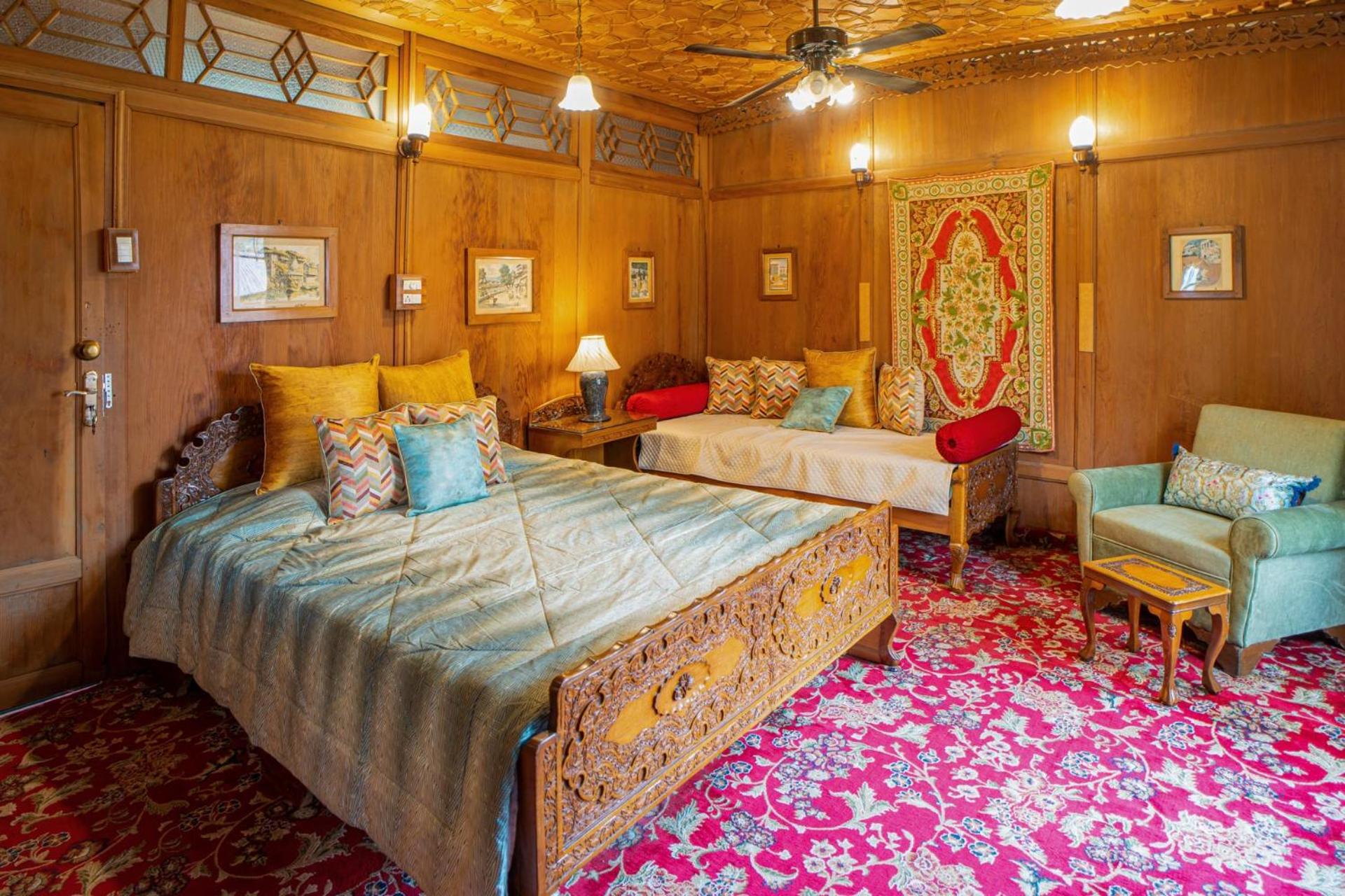 LohonoStays Harmukh Houseboat
