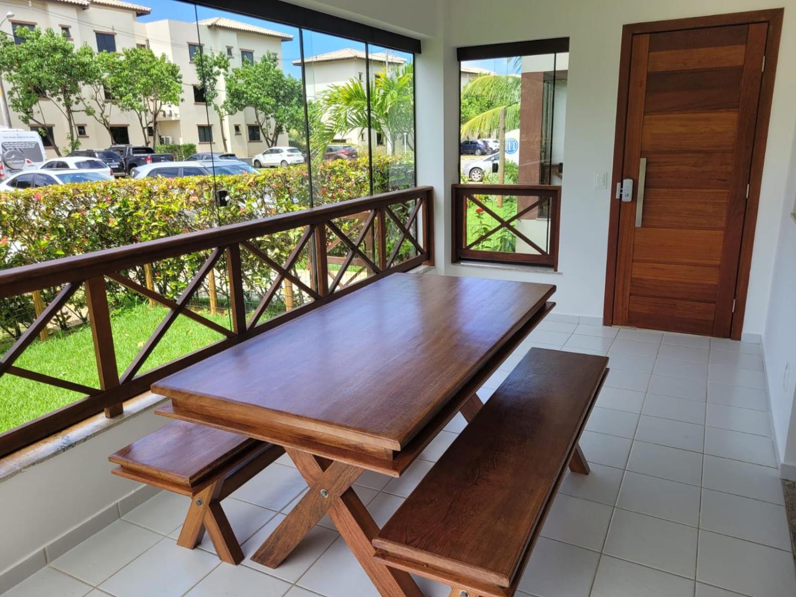 Cond Genipabu Club House a 900mts Praia Guarajuba com Jardim, 3 Quartos, Vagas de Garagem e Cozinha totalmente Equipada
