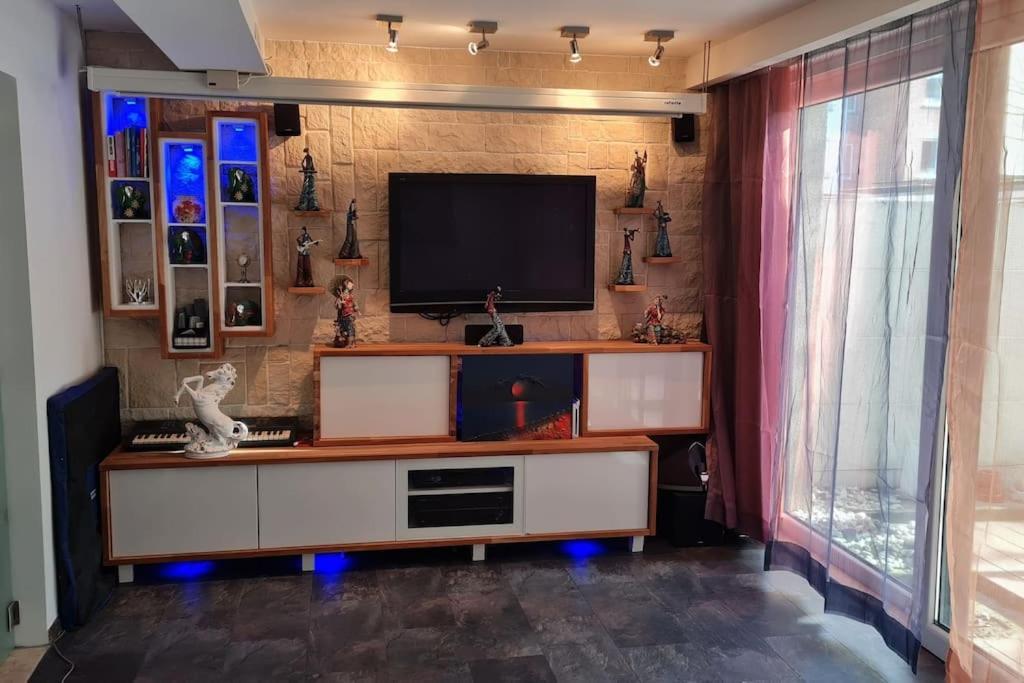 Lux & Cozy Apt + Garden +Jaccuzi