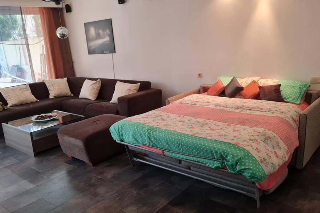 Lux & Cozy Apt + Garden +Jaccuzi