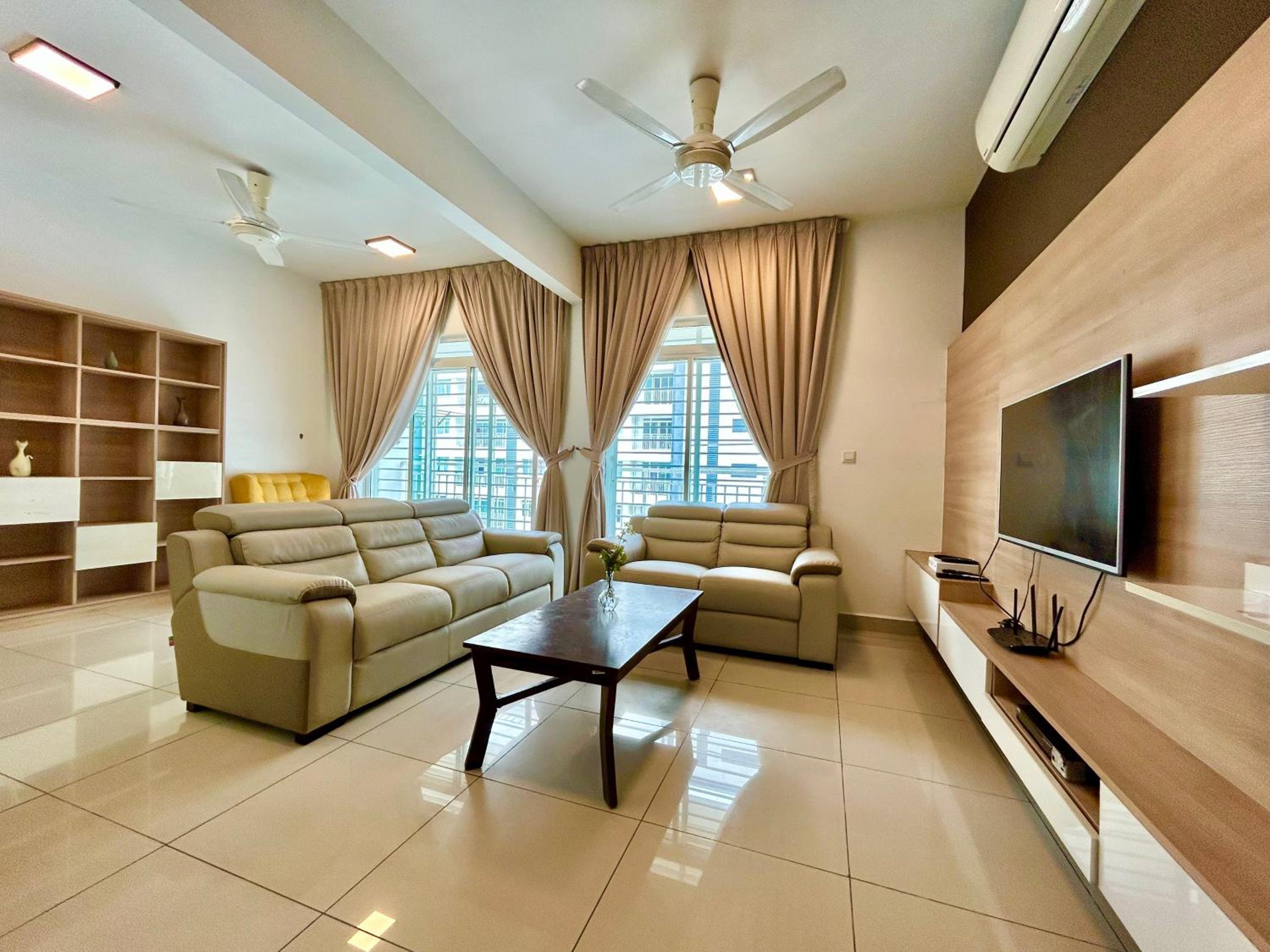 Cozy Home 1-9pax near MSU, Stadium Shah Alam Sec13 view 2