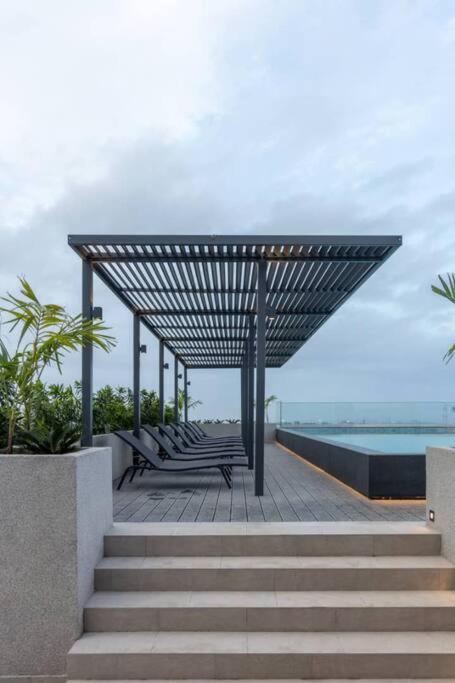 Modern Studio Apartment @Lennox view 4