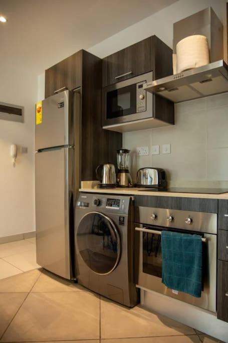 Paradise 1 bedroom Apartment @Embassy Gardens