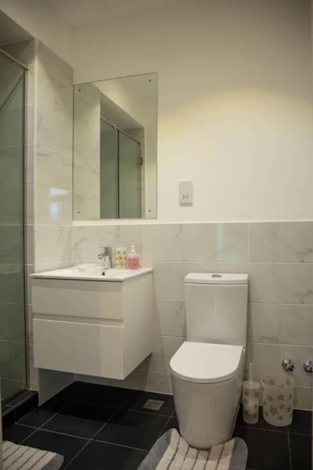 Paradise 1 bedroom Apartment @Embassy Gardens