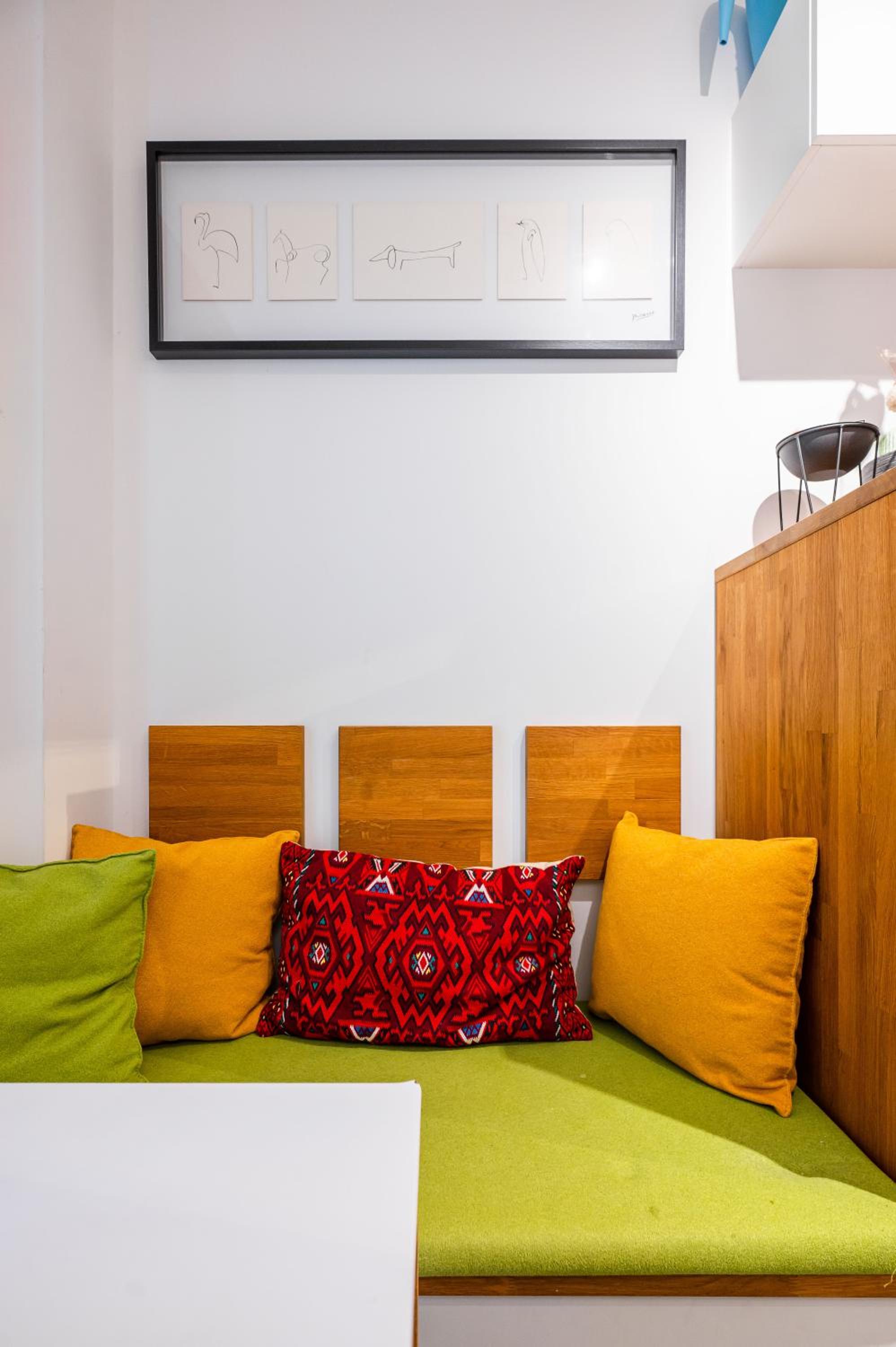 Colorful Getaway right next to NDK by Flat Mаnager