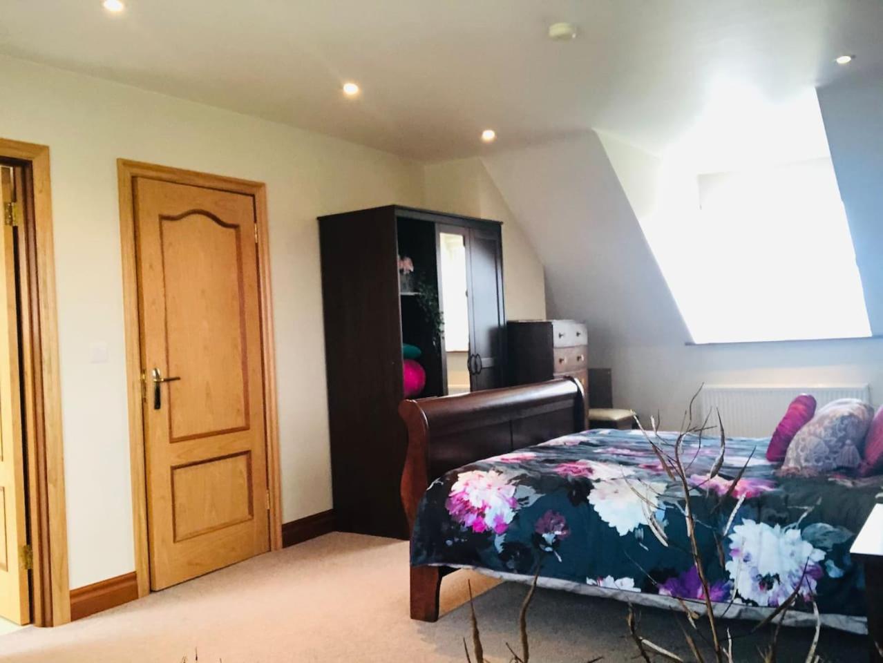 Connemara. 3 Bedroom, 8 bed, Holiday home view 5