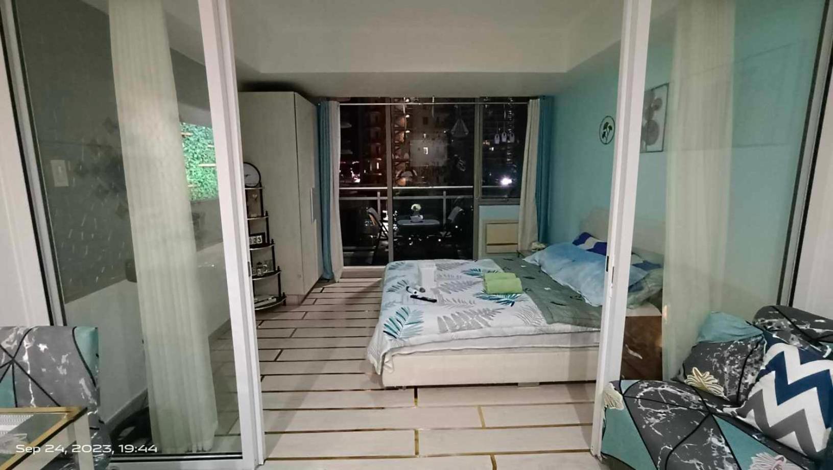 Azure Urban Residences -Paris Hilton Paranaque view 4