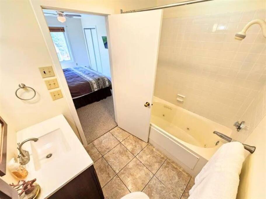 Mt Snow Condo with Pool Mountain Views Half Mile to Mtn view 4