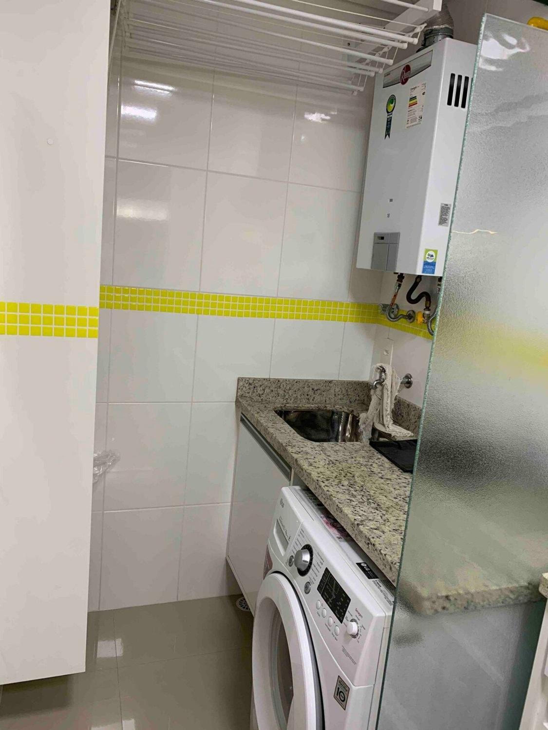 Lindo Apto Guarujá 50m da Praia das Pitangueiras