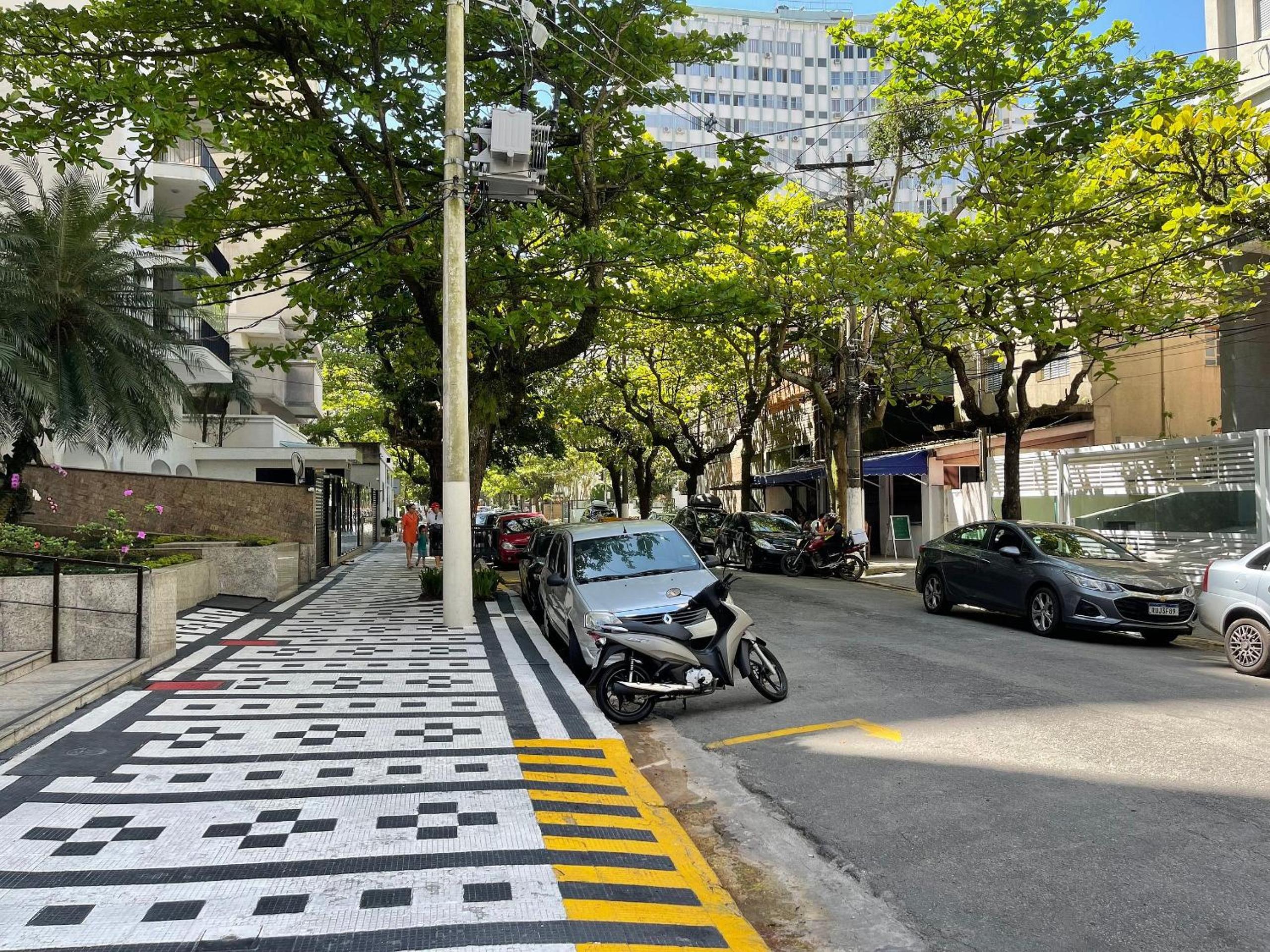Lindo Apto Guarujá 50m da Praia das Pitangueiras