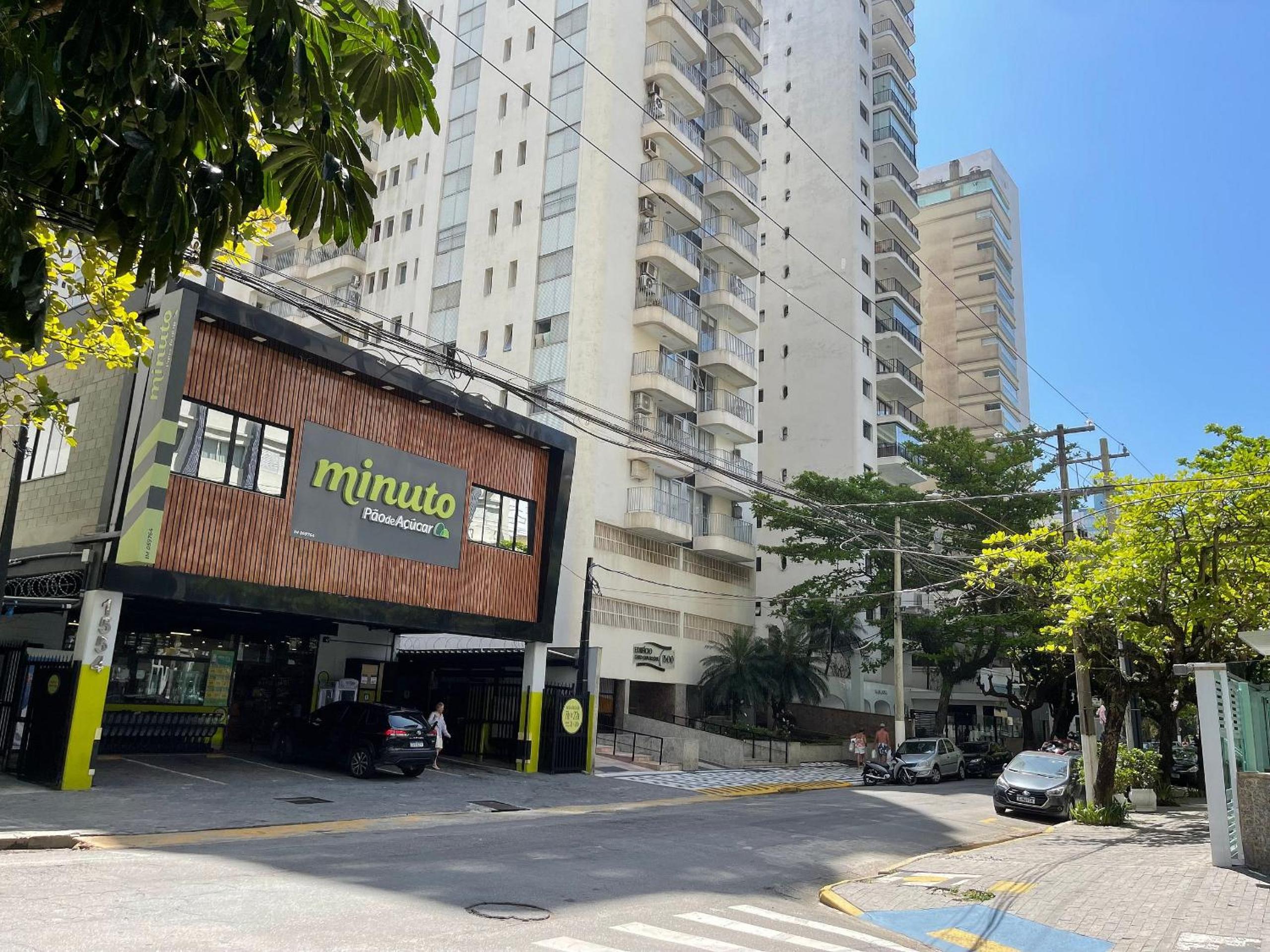 Lindo Apto Guarujá 50m da Praia das Pitangueiras