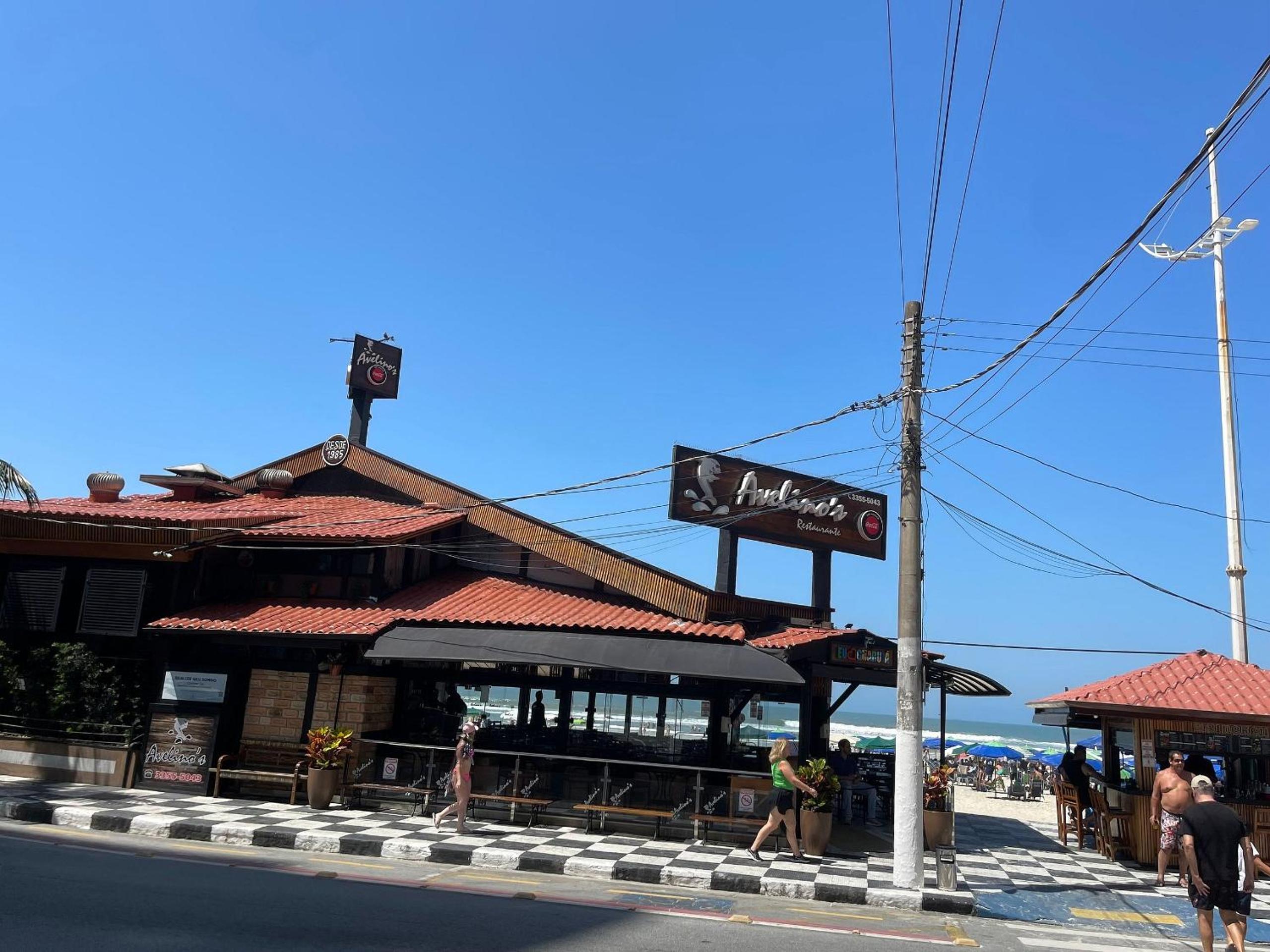 Lindo Apto Guarujá 50m da Praia das Pitangueiras