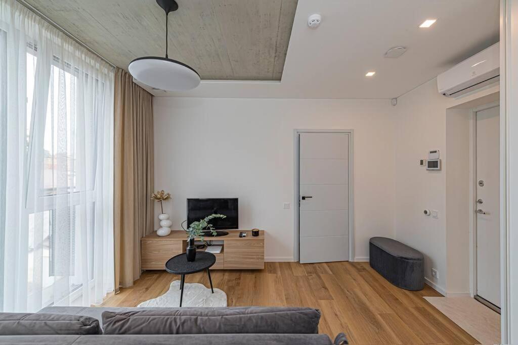 Comfortable 1 BD Old Town Apartment by Hostlovers view 2
