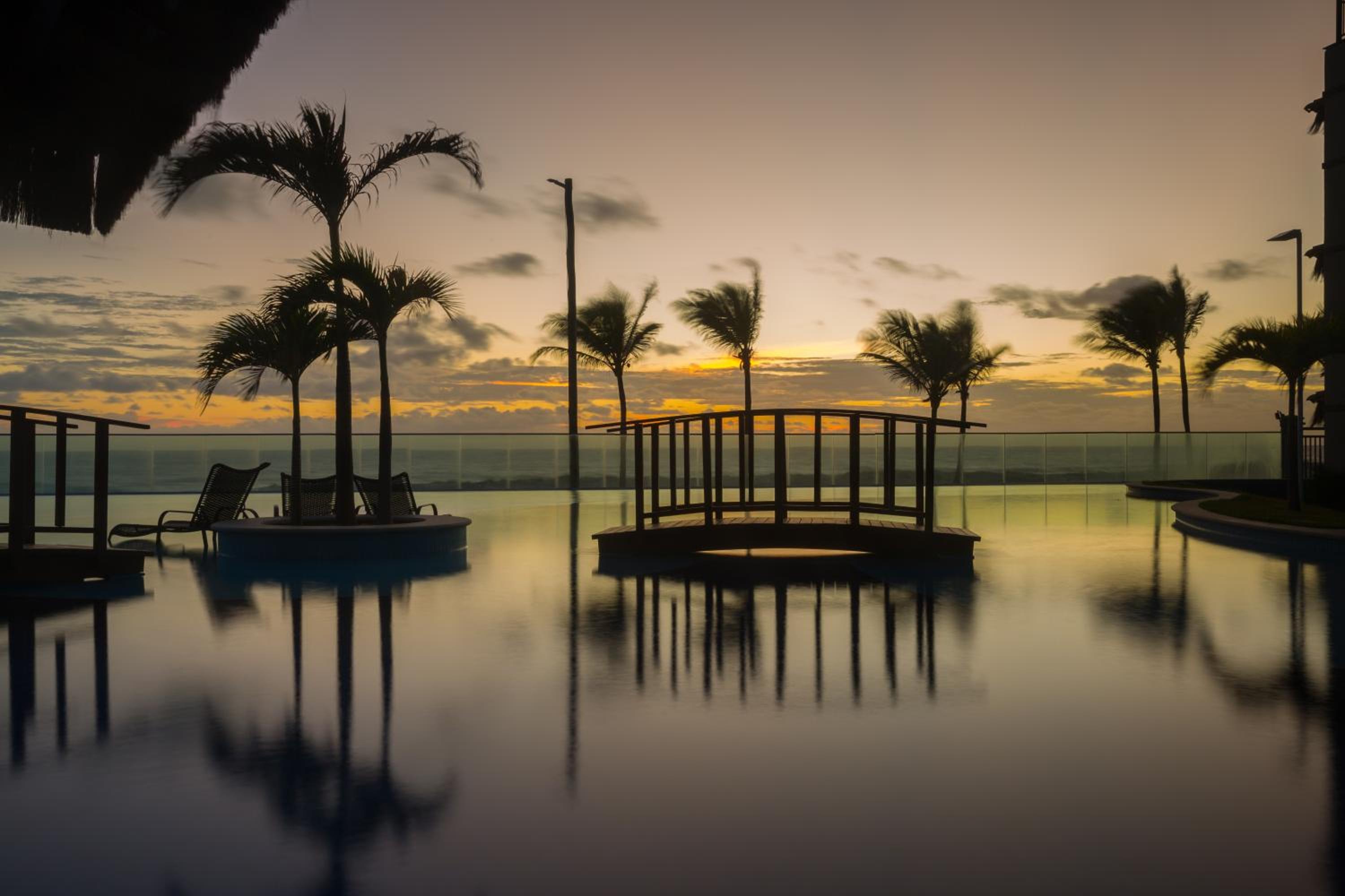 Riviera Beach Place And Manhattan Golf Residence Up to 6 Adults and 3 Children