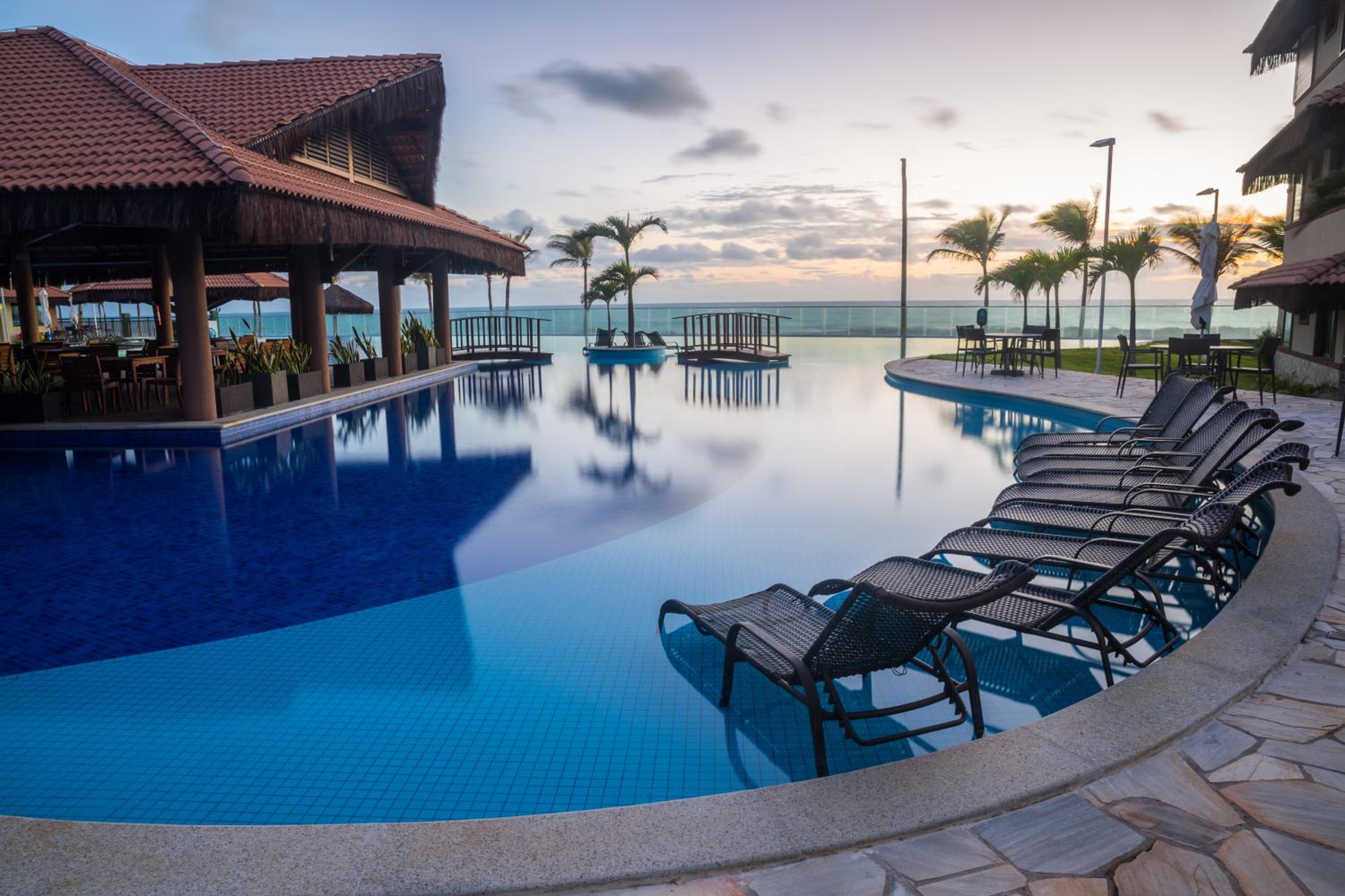 Riviera Beach Place And Manhattan Golf Residence Up to 6 Adults and 3 Children
