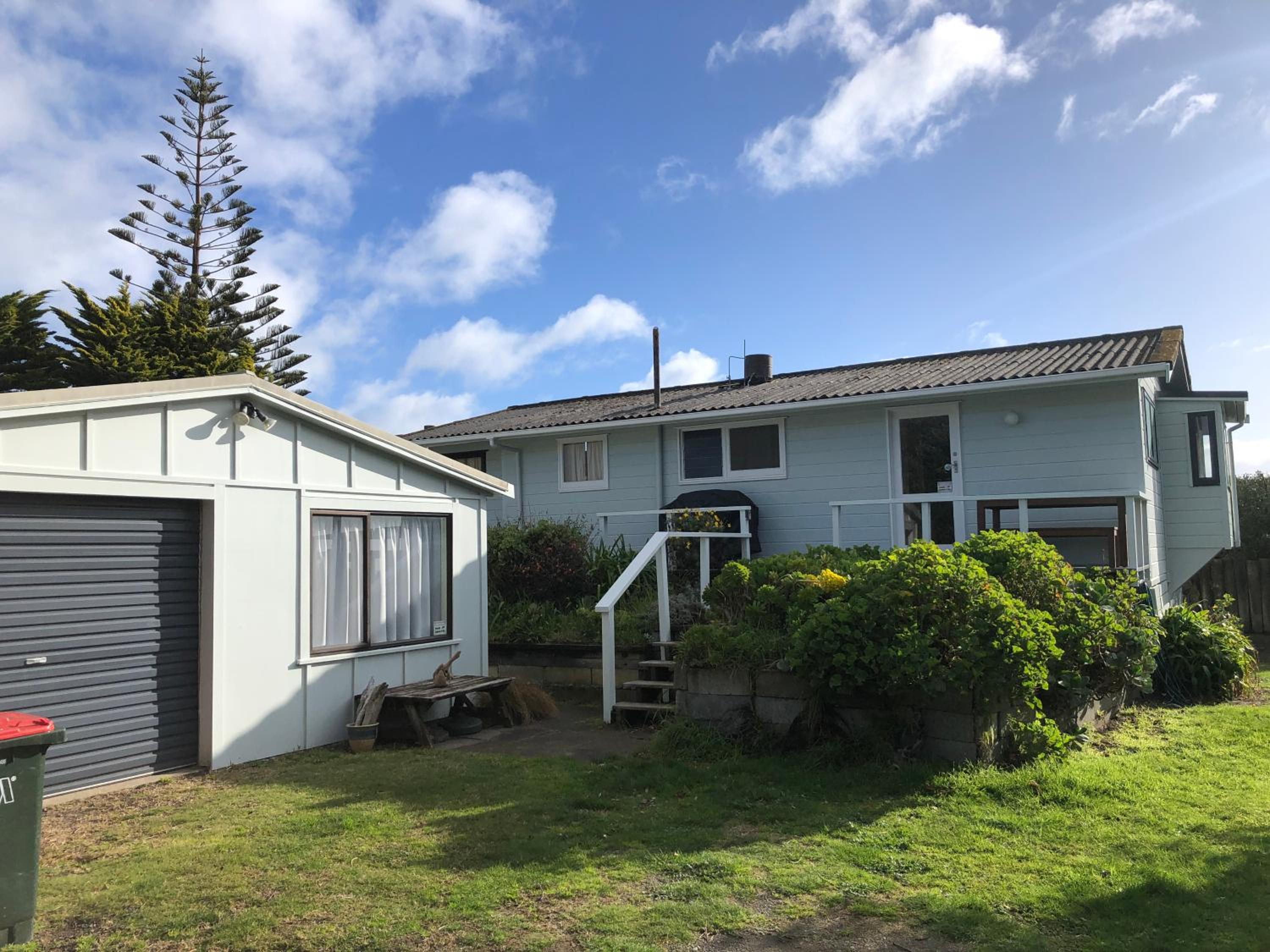 The Beachsider - Te Horo Beach Holiday Home