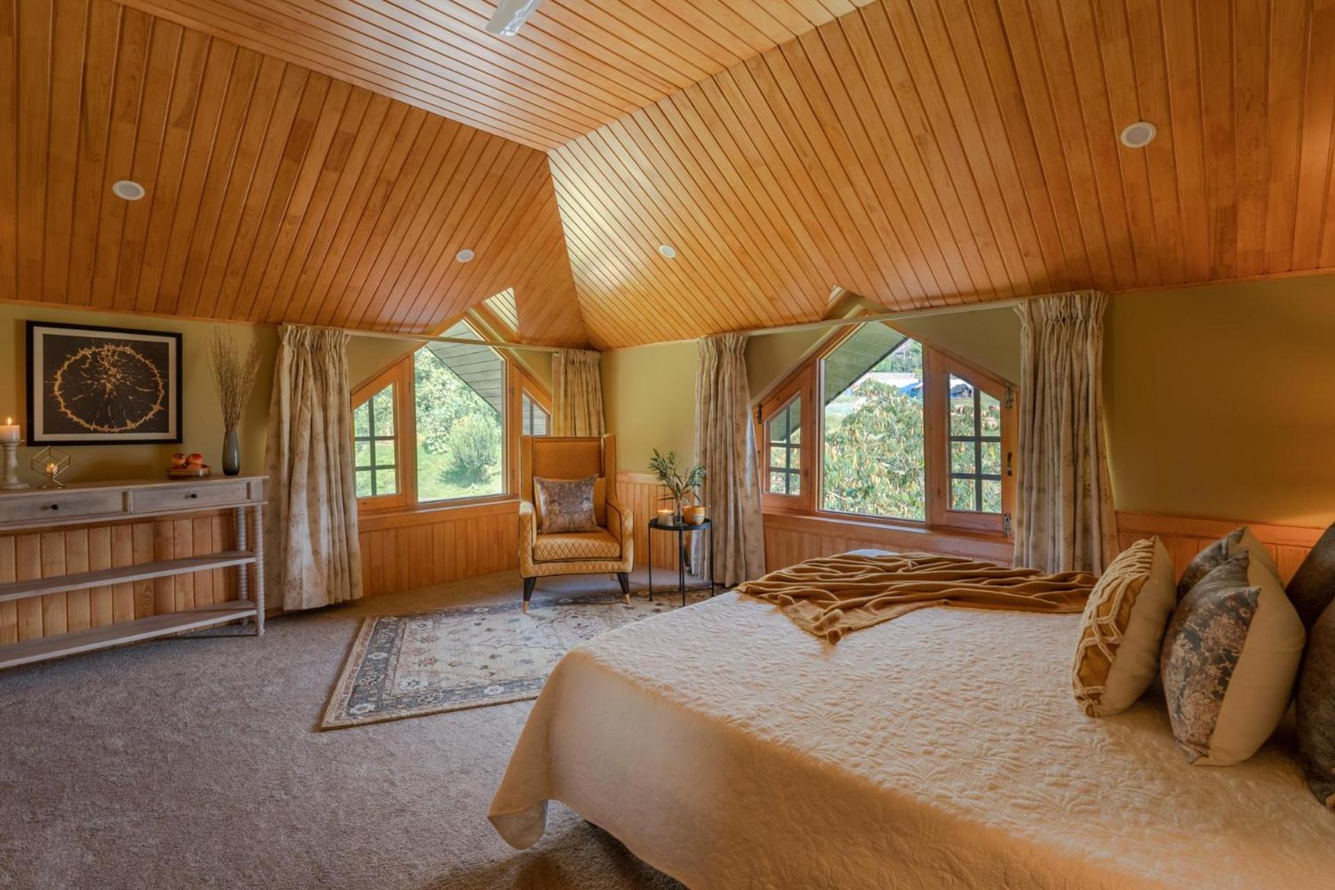LohonoStays White House at Zaznar view 3