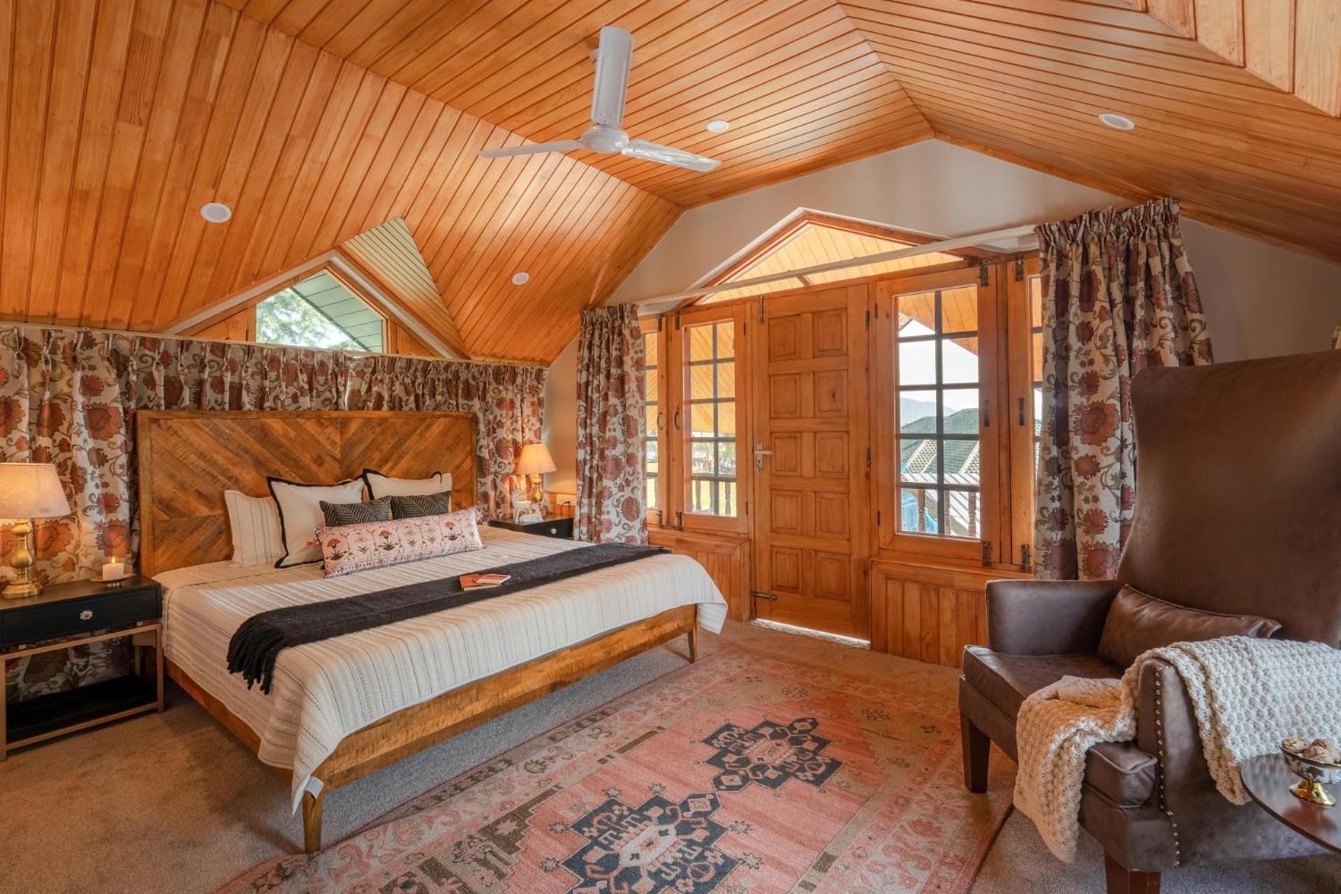LohonoStays White House at Zaznar view 5