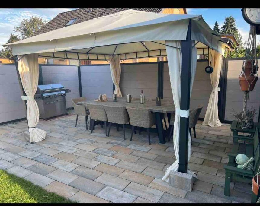 Großes Einfamilienhaus + Garten