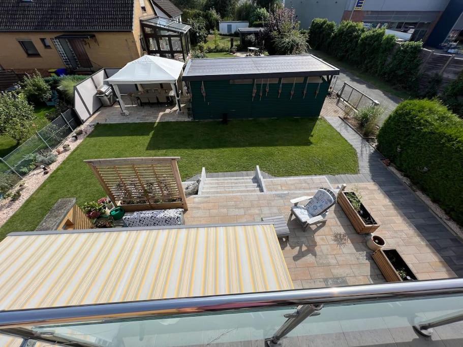 Großes Einfamilienhaus + Garten