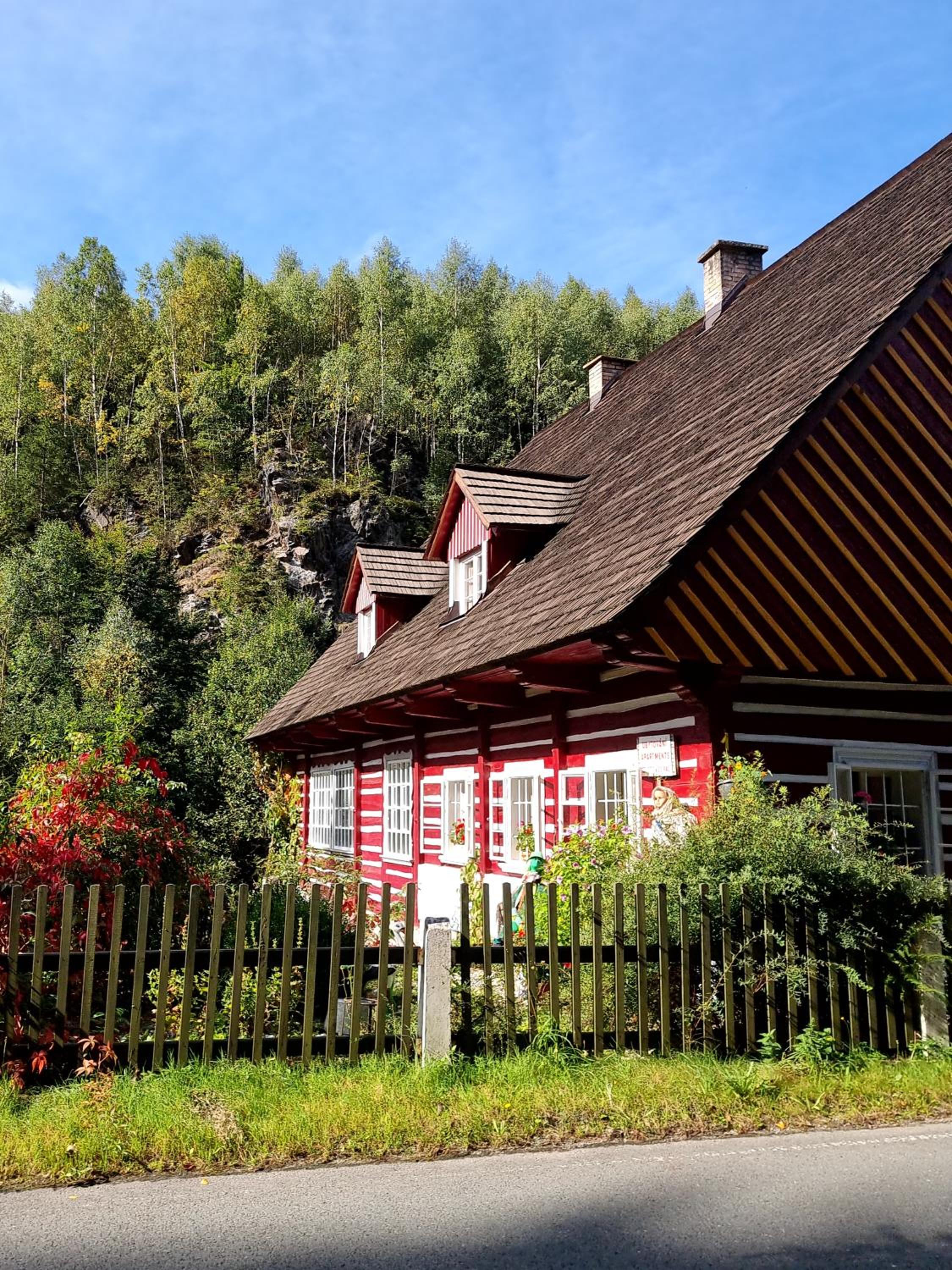 Roubenka Mlýn u skály Deštné v Orlických horách volné termíny 5 bytů