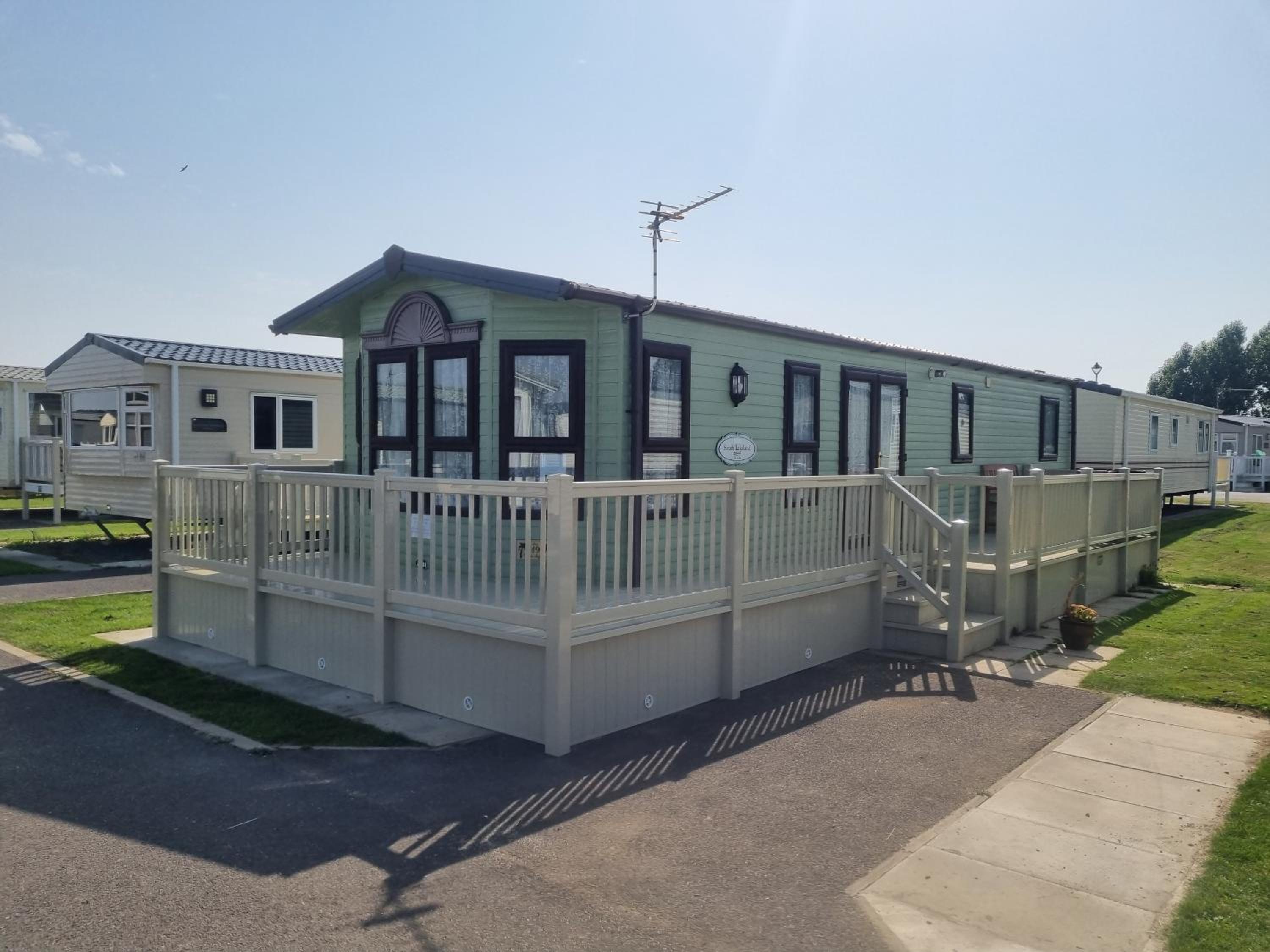 PALM SQUARE 19 3 BED DELUXE CARAVAN view 2