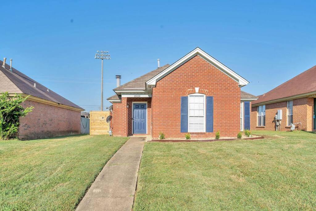 Hotel East Escape - Image 1