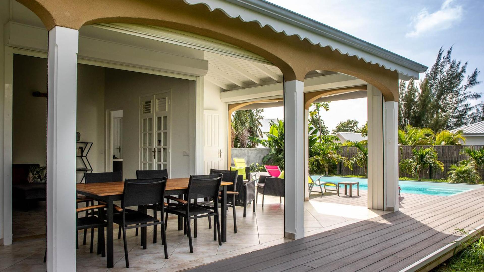 Villa Trézel St-François, 3 ch clim, grande piscine privée, proche des plages et centre ville view 3