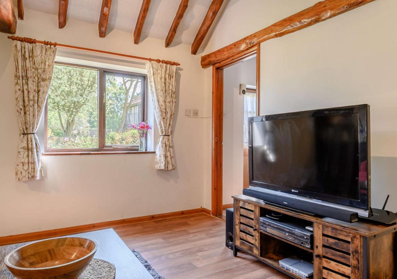 Farnham Vacations - The Cartshed at Farnham Barn - Property Image 10