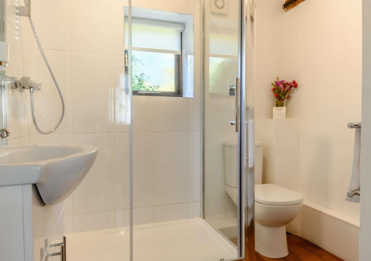 Farnham Vacations - The Cartshed at Farnham Barn - Property Image 4