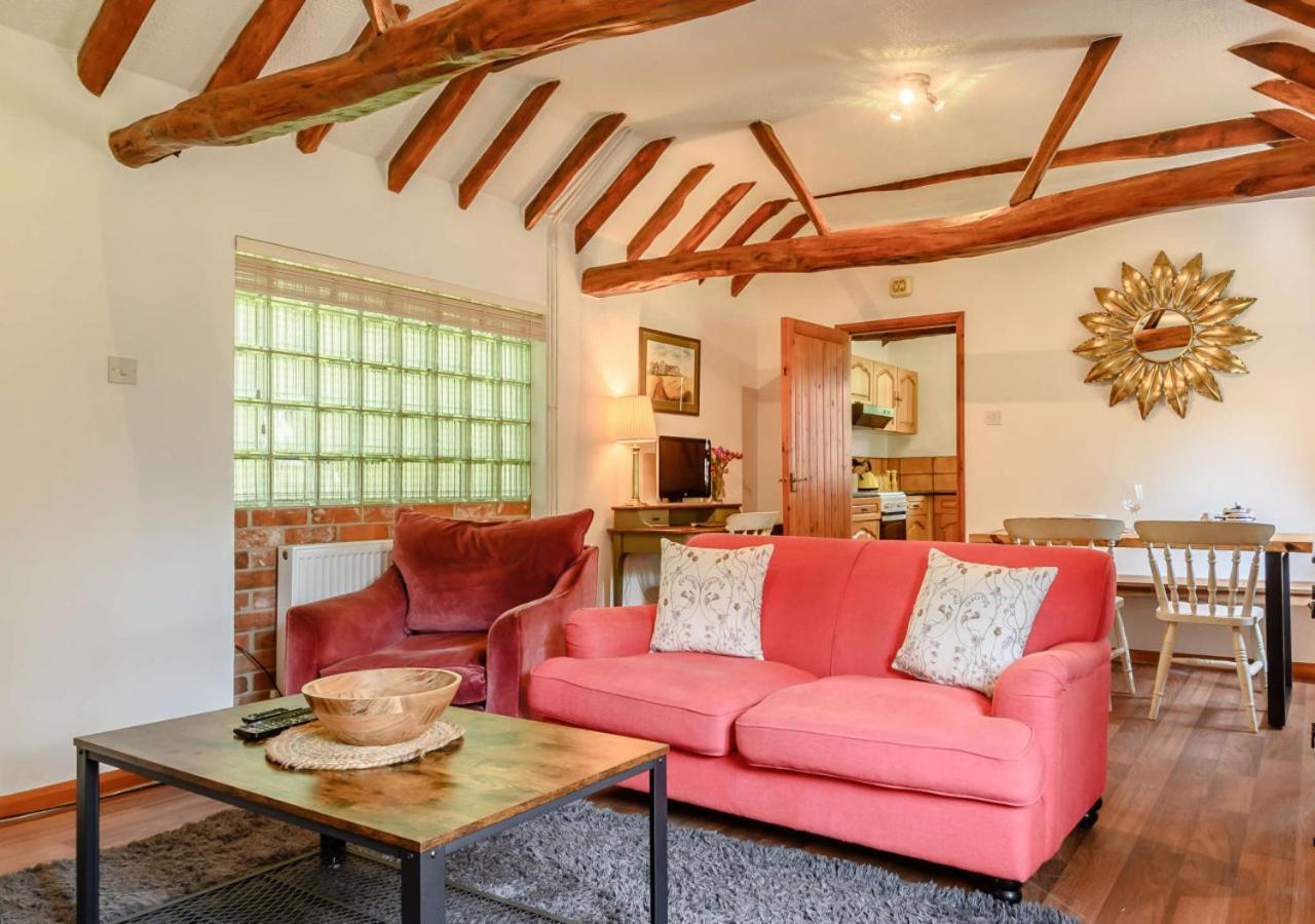 Farnham Vacations - The Cartshed at Farnham Barn - Property Image 7