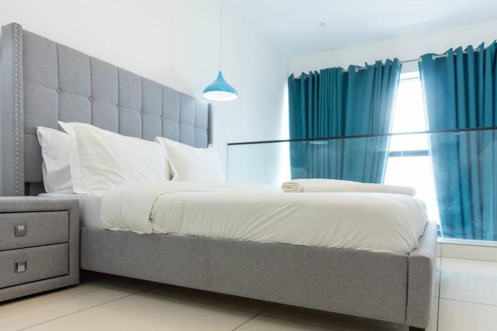 Skyline 1 Bed, Loft 2 @Embassy Gardens