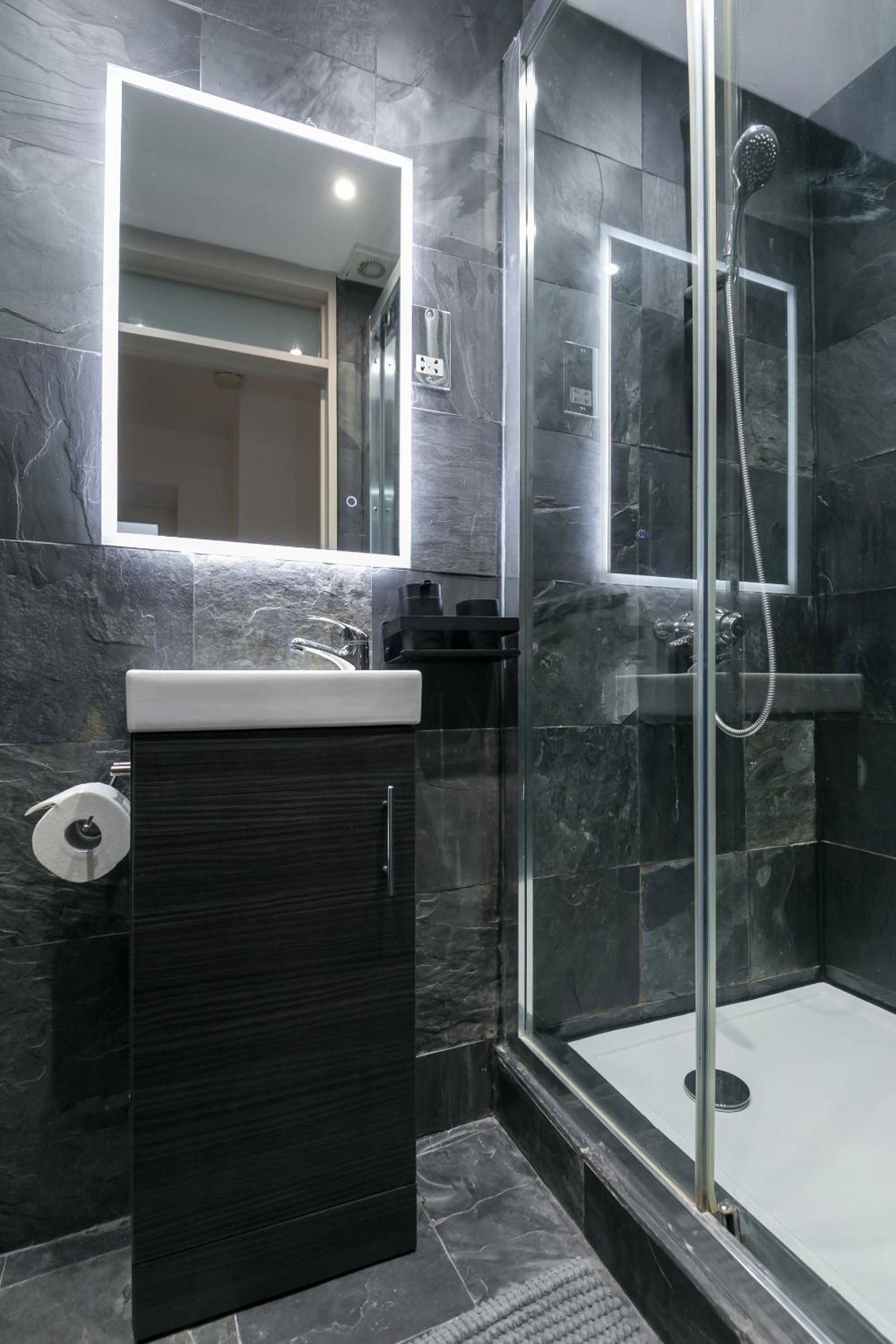 The Notting Hill Residence - 2 BR Apartment Close to Hyde Park
